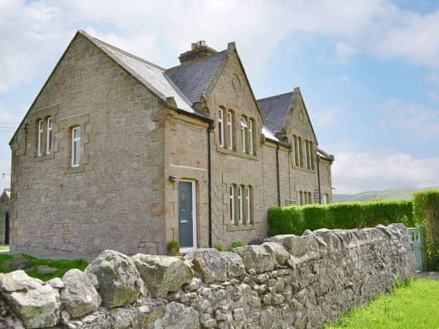 Charming holiday home | Sandyhouse Cottage, Milfield, near Wooler