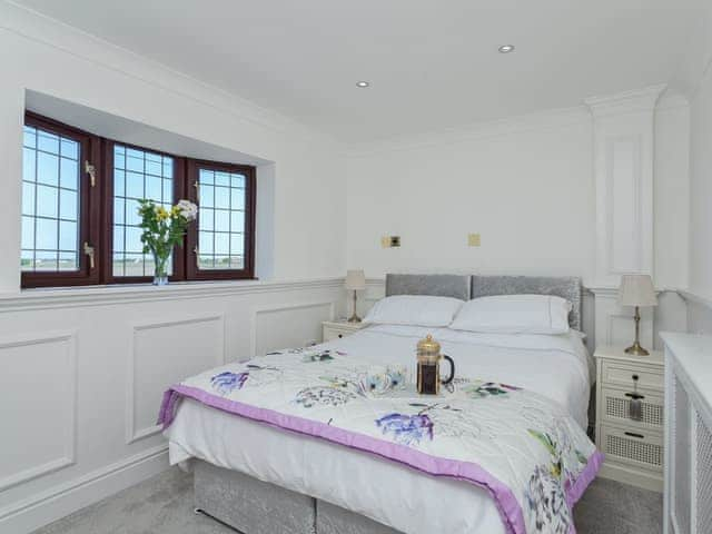 Charming double bedroom | Buttercup Cottage, Halsall, near Ormskirk