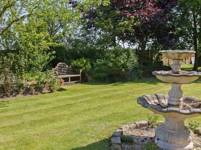 Impressive gardens | Buttercup Cottage, Halsall, near Ormskirk