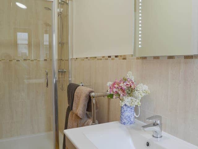 En-suite shower room | Woodlands Dairy Cottage, Adversane, near Billingshurst