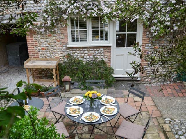 Courtyard | Maison du Quai, Cley-next-the-Sea