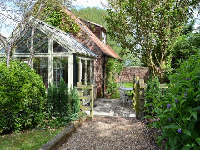 Enclosed lawned garden with sitting-out area | Mill Cottage, Bielby, near York