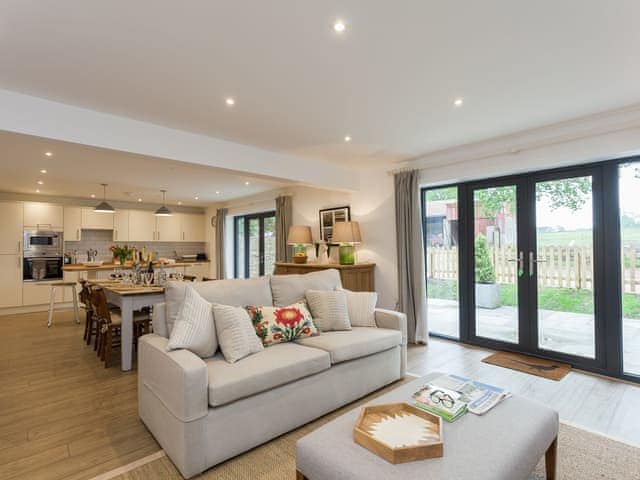 Luxurious open-plan living space | The Stables - Beauworth Cottages, Beauworth, near Alresford