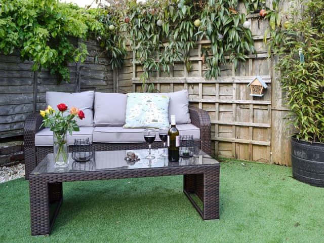 Sitting out area | Kingfisher Cottage, Worthing