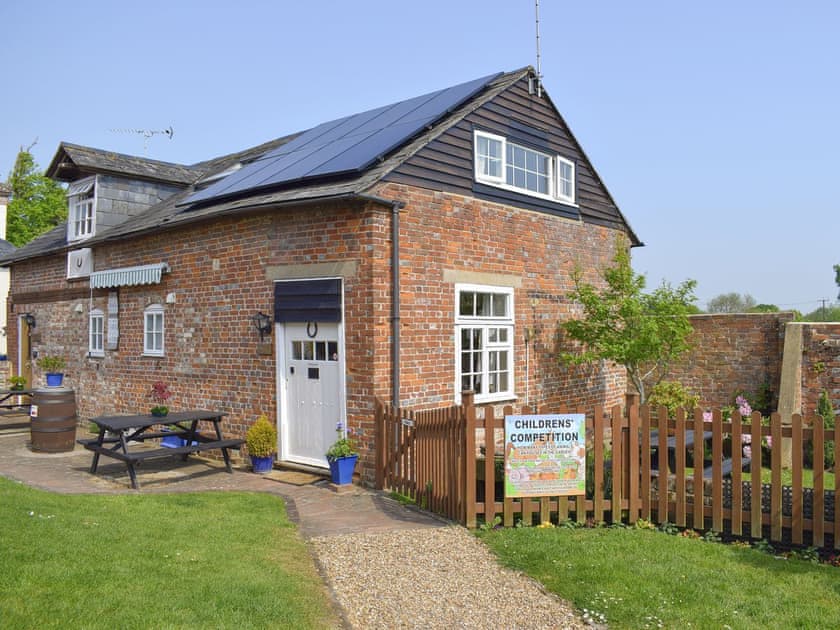 Stable Cottage - UK10006