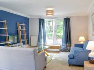 Spacious and welcoming living room | Powderhall Brae, Edinburgh