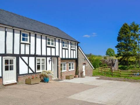 Beautiful semi-detached Georgian property dating back to the 1700s | The Hop Cottage - Castle Properties, Ashperton, near Ledbury