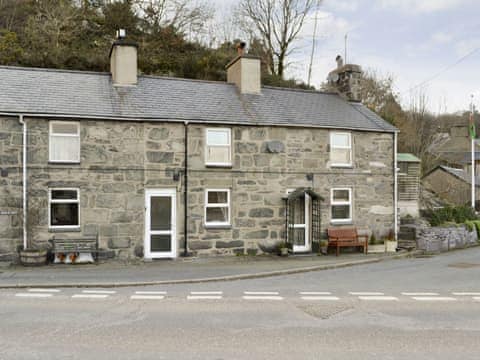 Traditional stone-built cottage | Tan y Bryn, Prenteg, near Porthmadog