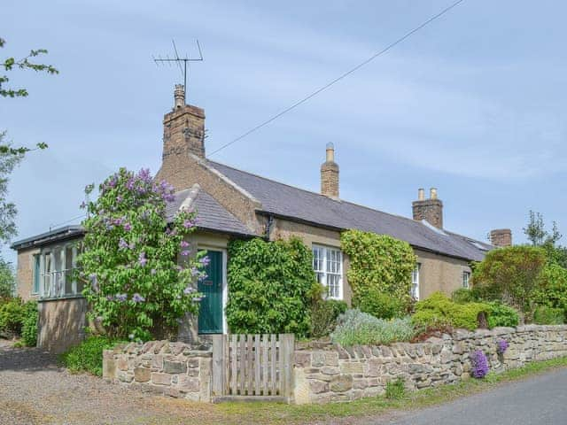 Traditional Northumbrian cottage | Fallodon Burnhouses, near Beadnell