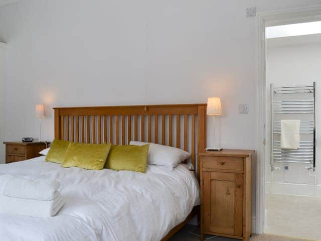 Cosy double bedroom with en-suite | The Mistress&rsquo; House, Hunstanton