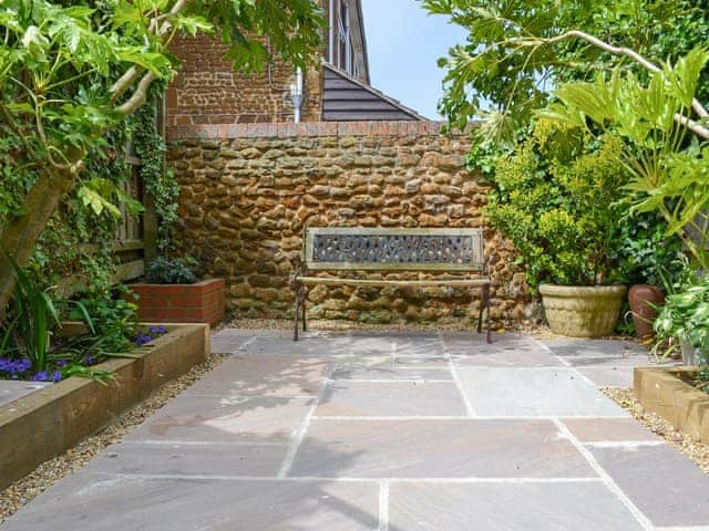 Relaxing paved courtyard garden | The Mistress&rsquo; House, Hunstanton