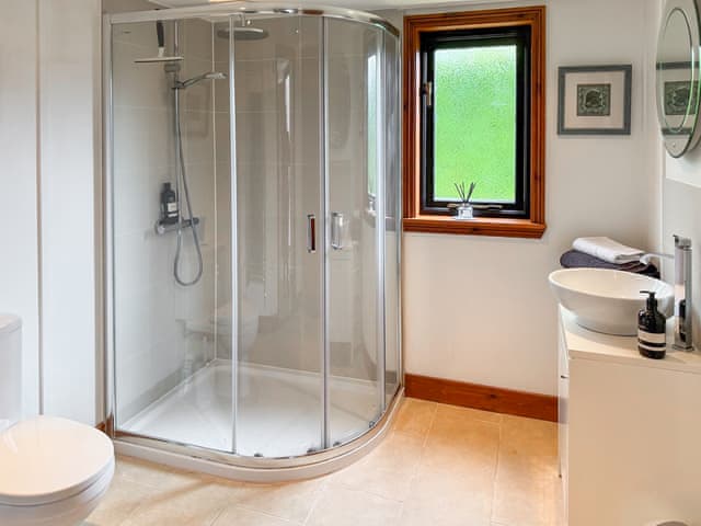 En-suite shower room | Toad Hall Cottage, White Colne, near Colchester