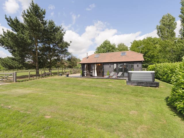 Large lawned garden | Toad Hall Cottage, White Colne, near Colchester