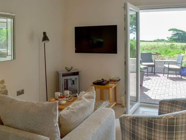 Light and airy living area | Tonto&rsquo;s View, Sorley Green Cross, near Kingsbridge