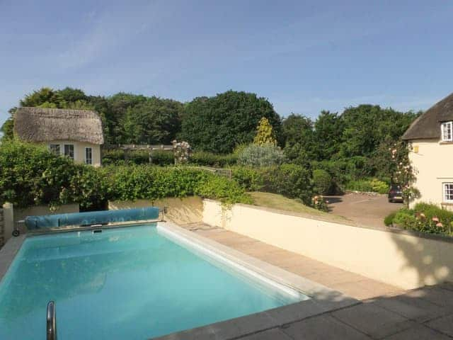 Outdoor swimming pool | Monks Thatch Cottage, Otterton