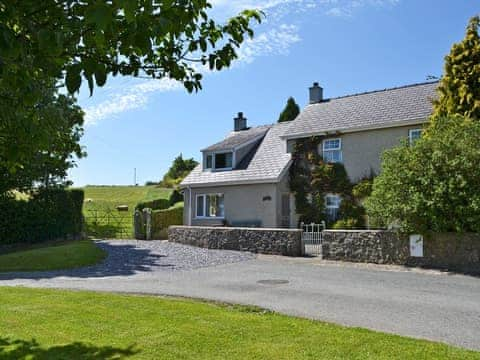 Delightful holiday cottage | Didfa, Llangoed, near Beaumaris