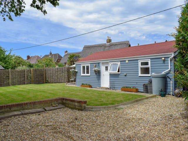 Charming property | Harrys Hut, Brighstone, near Freshwater