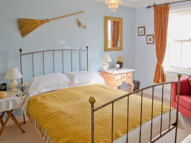 Double bedroom | Riggers Cottage, Bosham