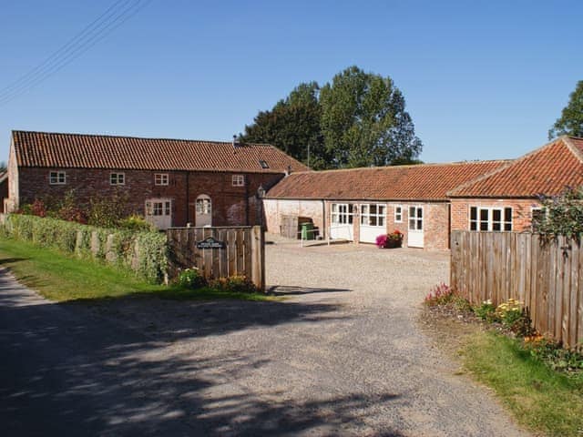 Living room/dining room | Bridge Farm Holiday Cottages - The Granary, Brigham