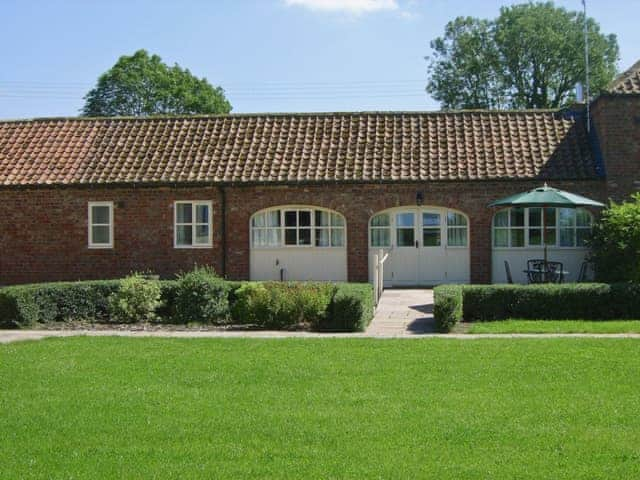 Exterior | Bridge Farm Holiday Cottages - Meadow View, Brigham