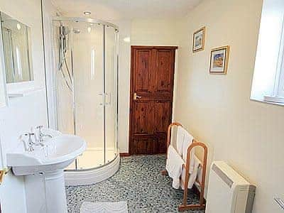 Bathroom | Beach Cottage, Winterton-on-Sea