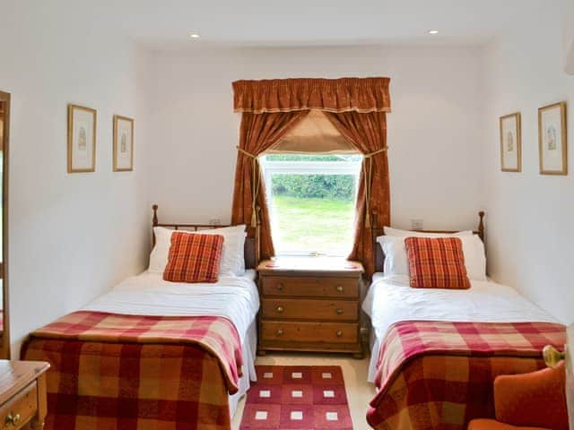 Twin bedroom | Gamekeeper&rsquo;s Cottage, North Runcton, Kings Lynn