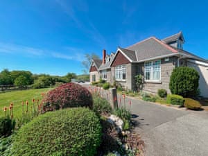 Impressive, charming detached holiday home | Neuaddlas Country House, Tregaron, near Aberystwyth