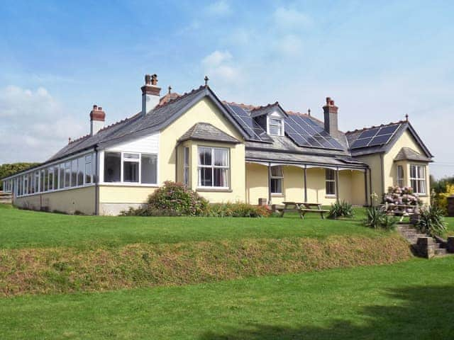 Thurlibeer House, sleeps 15 in Bude.