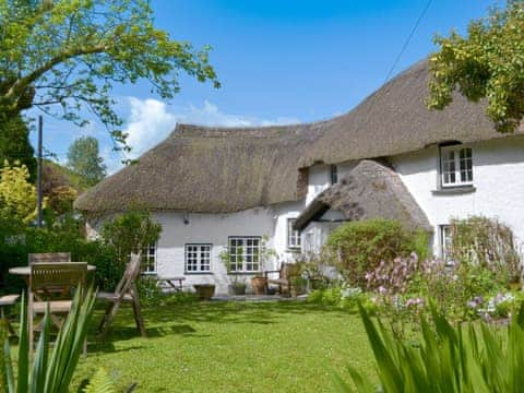 Fantastic Grade II listed, thatched holiday home | The Thatch Cottage, South Petherwin, near Launceston