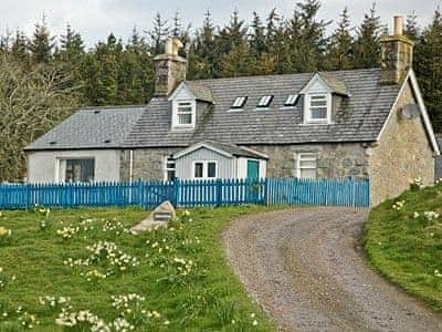 Exterior | Lairg Estate - Reid&rsquo;s Cottage, Lairg