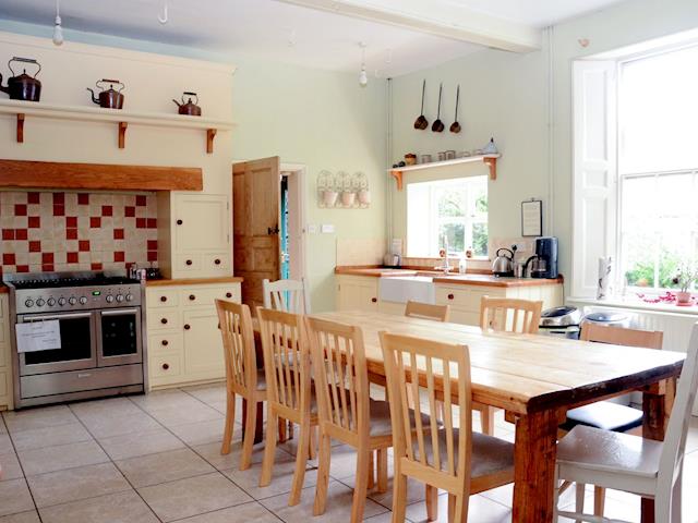 Traditional farmhouse-style kitchen | Abbotts Farm, Horbling, near Sleaford