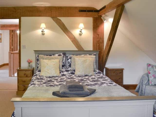 Double bedroom | Saunders Oast Barn, Guestling, near Hastings