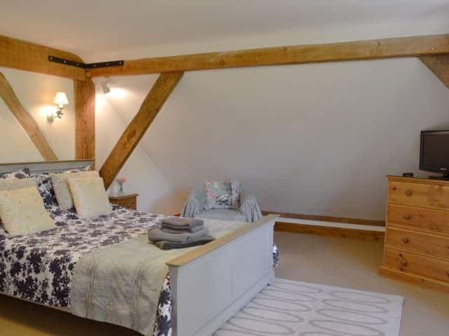 Spacious double bedroom | Saunders Oast Barn, Guestling, near Hastings