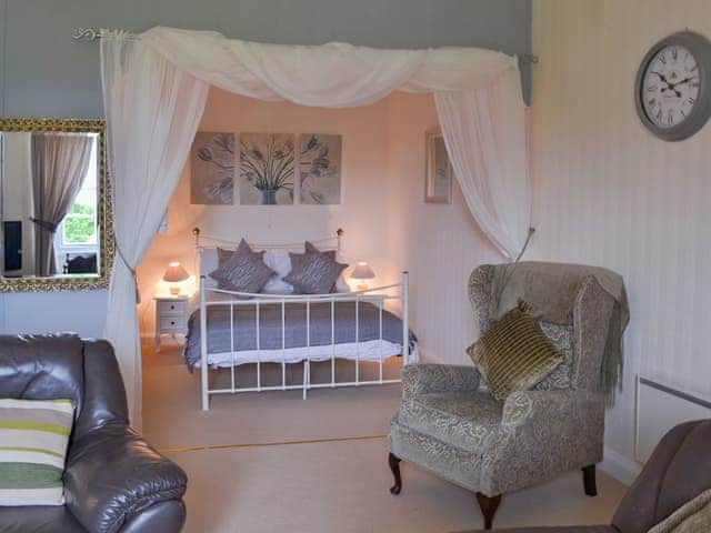 Double bedroom | Gibson Apartment - Rosecraddoc Manor, Liskeard