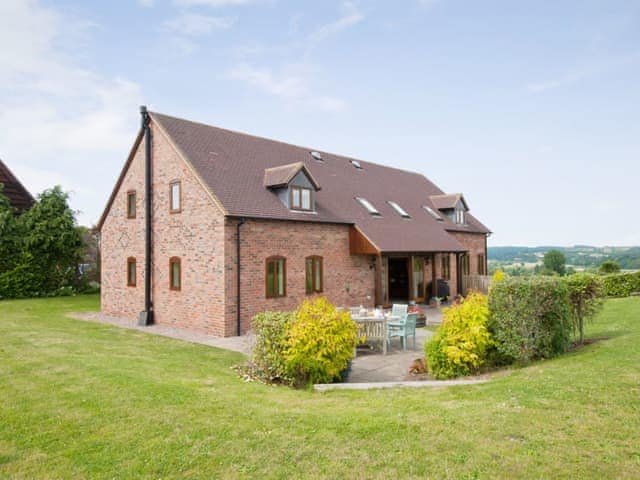 Kingfisher Cottage, sleeps 14 in Bridgnorth and Ironbridge.