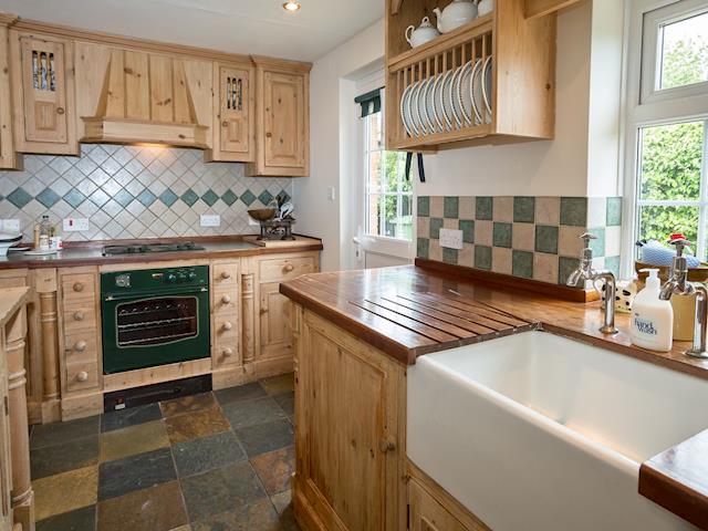 Kitchen with belfast sink | Crabtrees, Ringstead