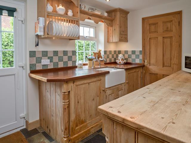 Kitchen with belfast sink | Crabtrees, Ringstead