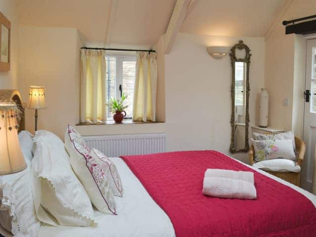 Comfy double bedroom | Meadow Mews, Chillington, near Kingsbridge