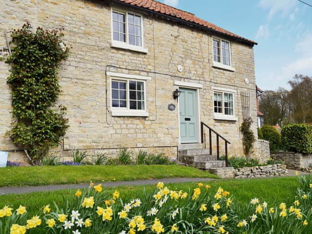 Lovely stone-built holiday home | Daisy Cottage, Thornton-le-Dale