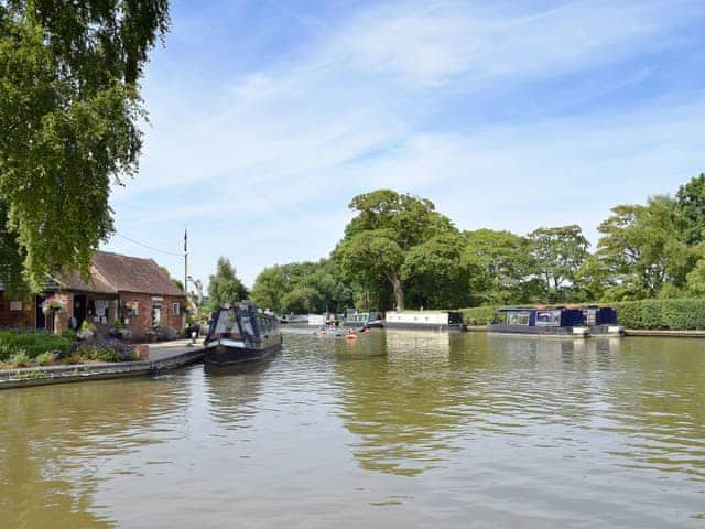 The property lies adjacent to the 18th Century Oxford Canal | The Dovecote, Thrupp, Kidlington