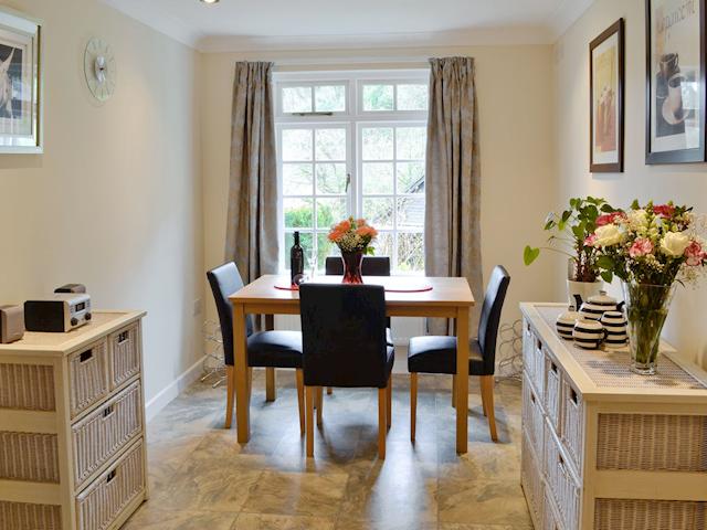 Intimate dining area | Riverside Cottage - Rosecraddoc Manor, Liskeard