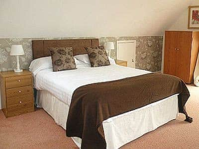 Double bedroom | Rosecraddoc Manor - Riverside Villa, Liskeard