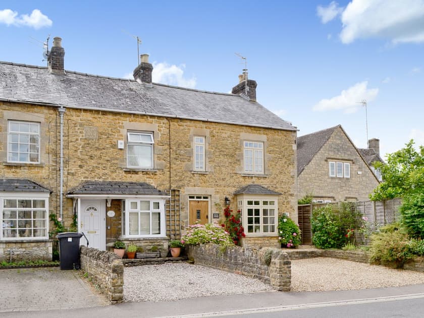 Dolls Cottage Ref 24458 In Bourton On The Water Gloucestershire