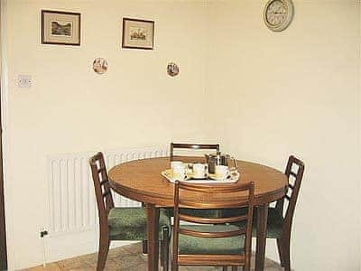 Priestfield Grange - Chestnut Cottage, Old Brampton, nr. Bakewell