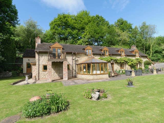 Ladymoor, sleeps 15 in Bridgnorth and Ironbridge.