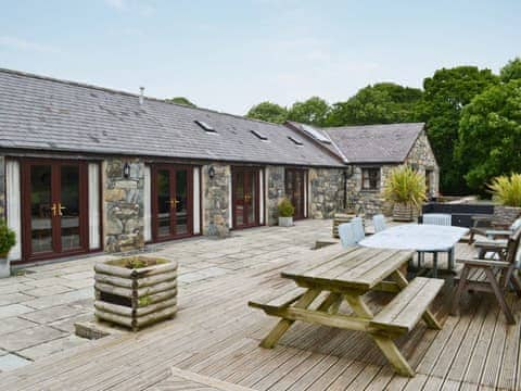 Main house exterior | Glanrafon Isaf, Llanfaglan, Caernarfon