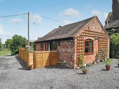 The Bothy Ref W42249 In Upper Welland Malvern Worcestershire