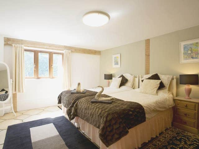 Downstairs Twin/ double bedroom | Saunders Oast Barn, Guestling, near Hastings