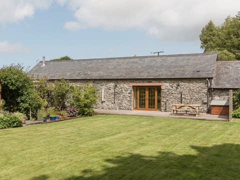 Exterior | Yr Hen Stabl, Tregaron