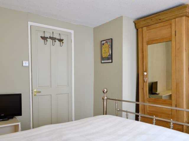 Ample storage in double bedroom | Jessamy Cottage, Bowness-on-Windermere